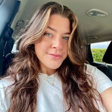 Allison Ferrell's Instagram, Twitter & Facebook