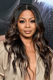 HouseBroken" Who's Having a Merry Trashmas? (TV Episode 2022)