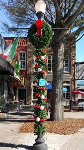 Another christmas decoration that is necessary if you are the christmas host this year is tableware! Mall Christmas Decorating Service Seasonal Designs