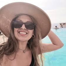 小さなライアン・レイノルズがジャスティン・バルドーニについて知っていた彼のバンをからかうために示す。  小さなブレイクとライアンがジャスティンの性格を知っている。