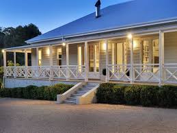 Pin By Morgan Jackson On Farm Life Dreams Facade House Farmhouse Style House Weatherboard House
