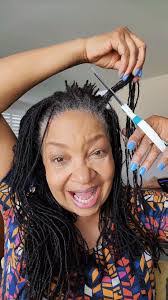 Vivian Albert's Instagram, Twitter & Facebook