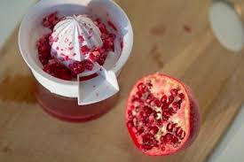 Check spelling or type a new query. Melograno Come Sgranare E Come Preparare Il Succo Del Suo Frutto Greenme