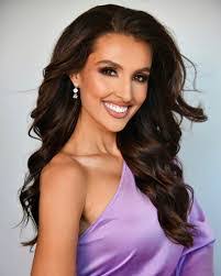 Natalie Bode's Instagram, Twitter & Facebook