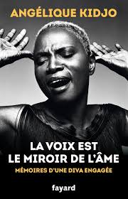 La voix est le miroir de l'âme: Mémoires d'une diva engagée : Kidjo,  Angélique, Wenrick, Rachel, Tutu, Desmond, Keys, Alicia, Lameignère,  Valéry: Amazon.de: Books