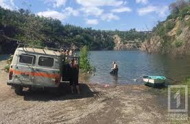 Это самый большой карьер в европе, который набирает популярность. V Zatoplennom Karere Na Karachunah V Krivom Roge Nashli Trup Pershij Miskij