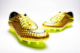 The Gold Nike Hypervenom Phantom Inspired By And Designed For Neymar Nike Chuteiras Futebol