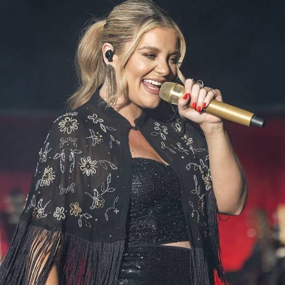 A Solitary Farewell: Lauren Alaina Honors Dolly Parton in the Opry Circle