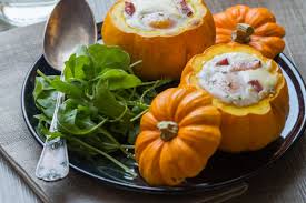 Des Oeufs Cocotte Dans Une Petite Courge Toute Mignonne Courge Nourriture Bizarre Oeufs Cocotte