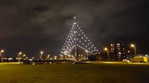 Welkom, vaar binnen, of ga varen in een van onze sloepen/motorboten. Grootste Kerstboom Dit Jaar Wel Ontstoken Bij Ijsselstein Nos