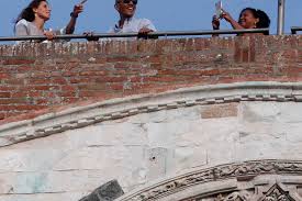 Michelle Obama gives a lesson in laid-back luxe as she holidays in Italy  with Barack | Independent.ie