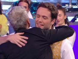 Sur le moment, ça pique" : Raphaël ému, il quitte N'oubliez pas les paroles  après treize victoires et 59 000 euros de gains (ZAPTV) - Voici.fr