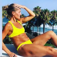 Davinia taylor is keeping shape. Davinia Taylor Showcases Her Washboard Abs In Sizzling Throwback Snap As She Remembers Lockdown In Spain Olive Press News Spain