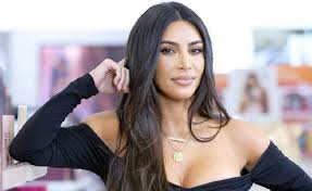 Kimberly noel kardashian (born october 21, 1980) is an american media personality, socialite, model, businesswoman, stylist, producer, and actress. Direito De Imagem Kim Kardashian E Processada Por Postar Foto Com Kanye West Notas Glamurama