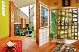 Keberadaan mushola dalam rumah bisa jadi sama pentingnya dengan ruangan lain, seperti kamar tidur, ruang tamu, ruang keluarga, dapur, dan gundang. 10 Desain Musala Mungil Untuk Rumah Pasangan Muda