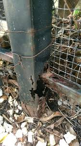 The tension bar can also be used to attach your chain link gate to the uprights. Metal Fence Post Repair Options Doityourself Com Community Forums