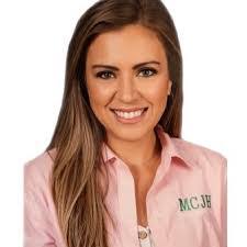 Caroline Andrews's Instagram, Twitter & Facebook