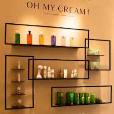 Pin By Ramona Meszaros On Salon De Coiffure Beauty Salon Decor Nail Salon Decor Salon Decor