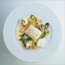 Blanc De Bar En Filet Cuit Au Plat Sucs Citronnes Aux Calmars Et Palourdes Recette Recette Filet De Bar Palourdes Filets