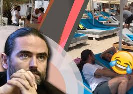 Cel mai important este cine va fi în afara scenei. Viitorul Candidat La PreÈedinÈie A Inceput Deja Campania Pe Plaja Milionarilor