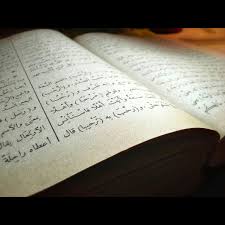 بعد أسبوع ملون ستكون صورتنا الثانية عن شئ موجود في كل بيت الكتاب لا توجد أي شروط لموضوع هذا الأسبوع يجب فقط ان نقوم بتصوير Photo Singles Books Photographer
