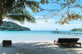 The beach is a 2000 adventure drama film directed by danny boyle and based on the 1996 novel of the same name by alex garland, which was adapted for the film by john hodge. The Beach Natural Resort Koh Kood Ko Kood Aktualisierte Preise Fur 2021