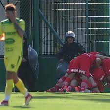 Huracán le igualó el partido a defensa y justicia lucas barrios, a los seis minutos del primer tiempo, cumplió con la ley del ex y marcó el 1 a 0 en el ducó, pero a los 34 enrique triverio le da la igualdad al globo. Huracan Otra Vez Con Nestor Apuzzo Recupero La Sonrisa