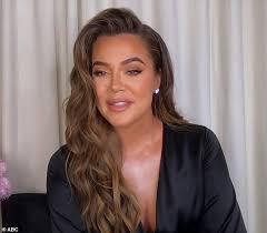 Although khloe denies having any cosmetic surgeries, her recent pictures suggest that she has got khloe has always looked a bit thicker, but recently she seems to have traveled back to her twenties. Khloe Kardashian Besteht Darauf Dass Sie Nicht Dating Tristan Thompson Aktuelle Boulevard Nachrichten Und Fotogalerien Zu Stars Sternchen