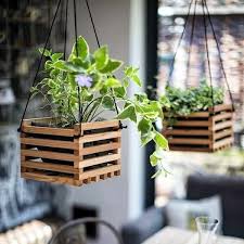 Blumenampel Selber Machen 29 Tolle Diy Ideen Mit Anleitung Blumenampel Selber Machen Alte Holzkisten Blumen Ampel