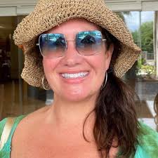 What are fun kid-friendly restaurants around Pensacola Beach, Florida?