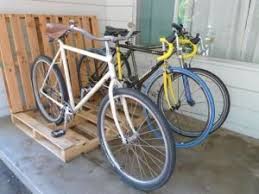 Rack A Velo En Palettes Palette Diy Palette Bois Projets En Bois De Palette