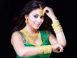 Nos coups de coeur sur les routes de france. Hd Wallpaper South Actress Shreya Hd Gold Jewelry Set Celebrities Wallpaper Flare
