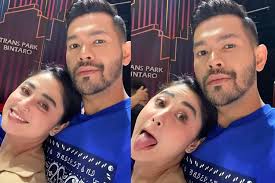 Tidur seranjang dengan Rian Ibram, Dewi Perssik kelimpungan saat digerebek:  Belum muhrim ya