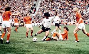 Im juli 1973 versuchte der fc barcelona gerd müller zu verpflichten. How Gerd Muller S 1971 72 Season Propelled Him To Greatness