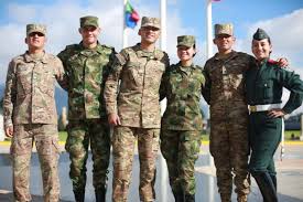 De acuerdo a la constitución política, su misión principal es la de defensa de la soberanía, la independencia, la integridad del territorio nacional y del orden constitucional. Ejercito Nacional De Colombia Pa Twitter Quiere Ser Oficial Del Ejercito Nacional La Esmic Tiene Inscripciones Abiertas Para Los Jovenes Colombianos Hombres Y Mujeres Bachilleres Que Quieran Hacer La Carrera Como Oficial