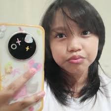 Anna Antle's Instagram, Twitter & Facebook