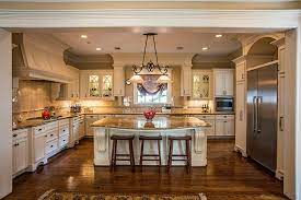 See more ideas about kitchen design, kitchen remodel, traditional kitchen. Traditional Kitchen With Undermount Sink Flat Panel Cabinets Hardwood Floors Pendant Light U Shap Traditional Kitchen Design Luxury Kitchens Luxury Kitchen