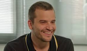 Senhora do Mar: Rafael sente que o perfume de Ricardo é igual ao do seu  atacante