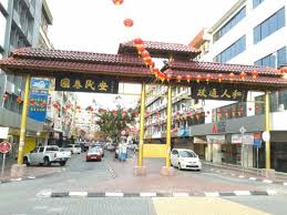 Dans les environs de l'hôtel se trouve le marché du dimanche de gaya street. Entrance To Gaya Market Picture Of Gaya Street Sunday Market Kota Kinabalu Tripadvisor