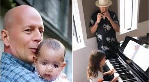 Bruce Willis, la figlia Mabel compie 11 anni: le foto, la festa e i video:  così l'attore torna a sorridere