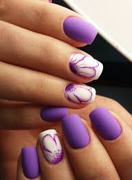 Pour célébrer le retour des beaux jours, on a décidé de vous présenter les couleurs de vernis particulièrement tendance au printemps 2020. Nail Art Facile Et Tendance 40 Idees Pour Celebrer L Arrivee Du Printemps