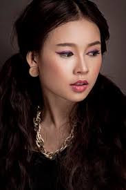 Hotgirl Sam hóa thân làm cô gái thành thị