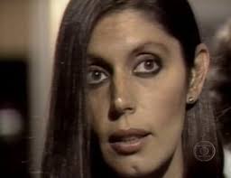 'Marron Glacé' (1979): Érica (Mila Moreira) chega ao Marron Glacé. Com  Nestor (Armando Bógus) e Clô (Yara Cortes). A novela marca a estreia de  Mila Moreira na Globo.