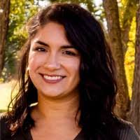 Sara Robak's Instagram, Twitter & Facebook