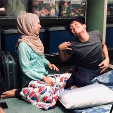 Pia dalam dilema antara tanggungjawabnya sebagai seorang isteri dan juga kakak kepada seorang adik. Naim Daniel Ambil Masa Dua Bulan Kaji Kehidupan Oku Hiburan Mstar