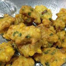 Setelah itu, tutuplah lubang tanam yang telah diberikan benih dan timbunlah dengan menggunakan pupuk. Cucur Jagung Lemak Manis Rangup Diluar Lembut Didalam