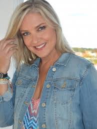 Collette Roberts's Instagram, Twitter & Facebook