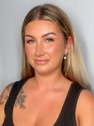 Golden, glowy vibes today 💛✨ Obsessed with @byelliebeauty glow melts at  the minute, so easy to work with and give the most beautiful glow 😻 #mua  #makeup #makeupartist #muaderby #muanottingham #softglam #softglammakeup #