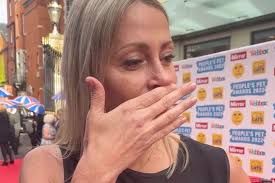 Nicole Appleton breaks down in tears as she pays…