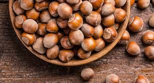 Le nocciole nascono dall'albero del nocciolo e sono tra la frutta secca più versatile che può essere usata in cucina per tantissime preparazioni dolci e salate: Nocciole Come Cucinarle Dove Comprarle E Valori Nutrizionali Vegolosi It